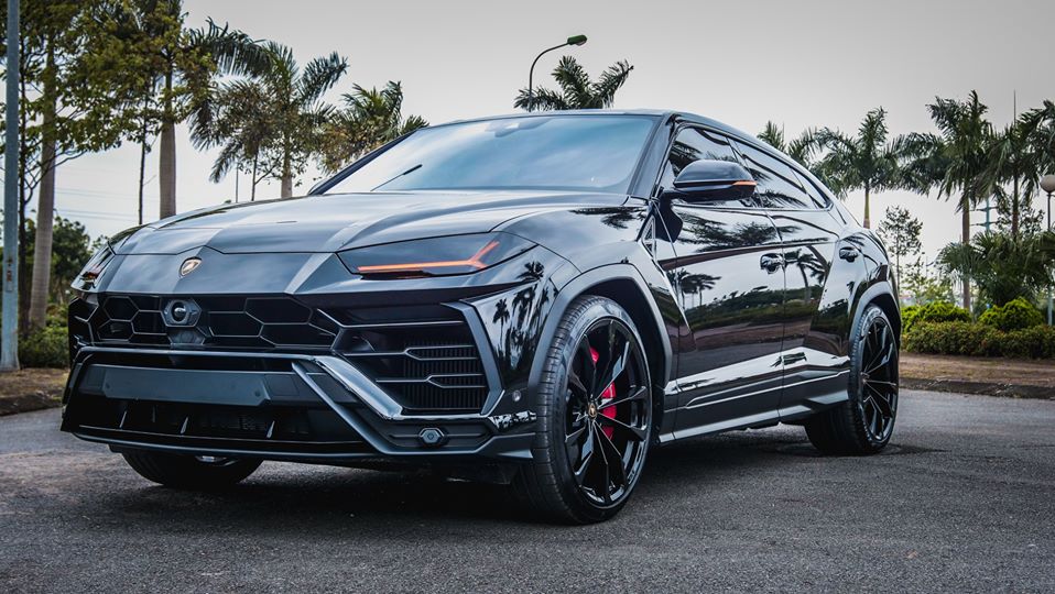 Một v&agrave;i h&igrave;nh ảnh về Lamborghini Urus m&agrave;u đen độc nhất Việt Nam hiện nay do Dương Kon chia sẻ