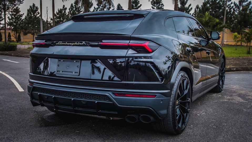 Một v&agrave;i h&igrave;nh ảnh về Lamborghini Urus m&agrave;u đen độc nhất Việt Nam hiện nay do Dương Kon chia sẻ