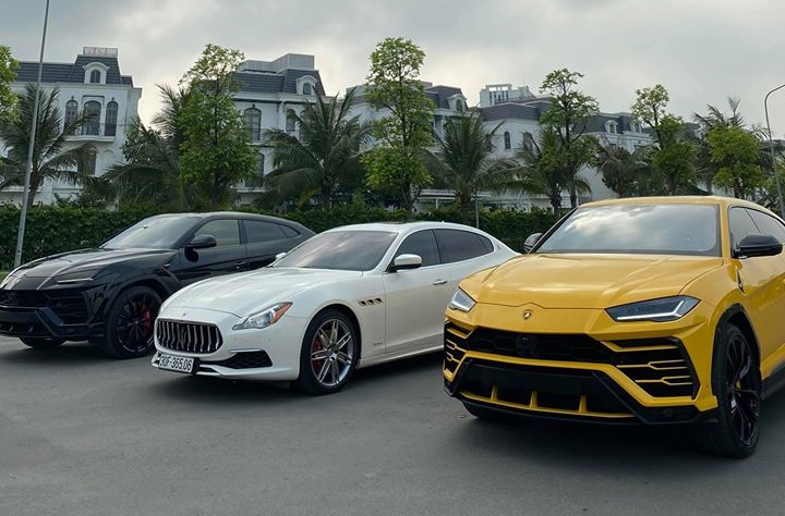 Đ&acirc;y cũng l&agrave; lần hiếm hoi hai chiếc Lamborghini Urus đỗ cạnh nhau