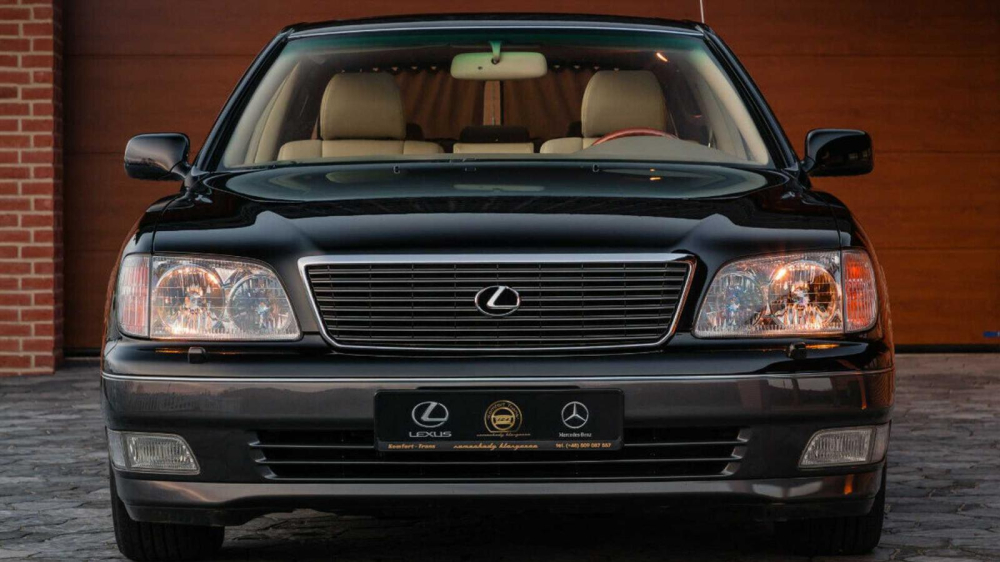 Chiếc Lexus LS400 này từng thuộc sở hữu của một Tiểu vương Ả-Rập Chiếc Lexus LS400 này từng thuộc sở hữu của một Tiểu vương Ả-Rập