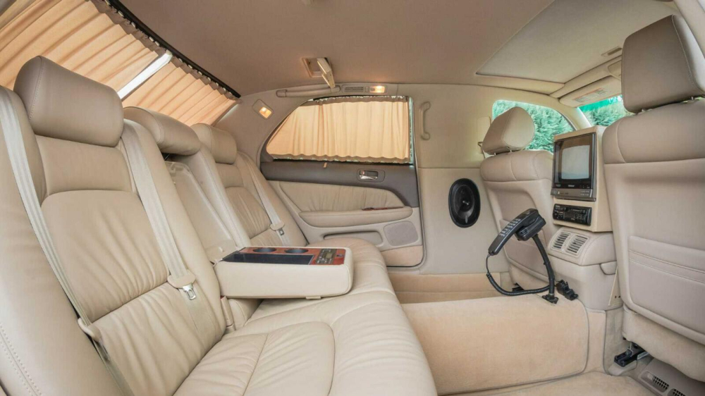 Chiếc Lexus LS400 có TV và điện thoại Chiếc Lexus LS400 có TV và điện thoại