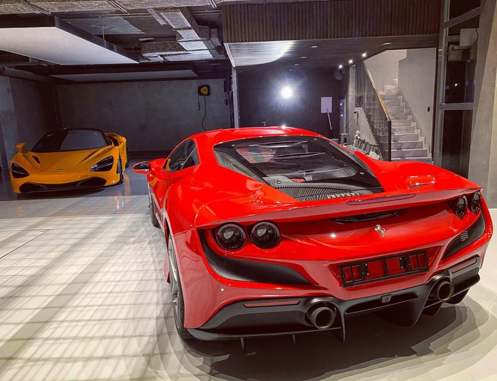 Đây cũng là chiếc siêu xe Ferrari F8 Tributo đầu tiên định cư tại Việt Nam Đây cũng là chiếc siêu xe Ferrari F8 Tributo đầu tiên định cư tại Việt Nam