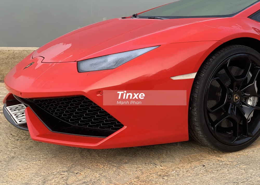 Được biết là quá trình sơn đổi màu cho siêu xe Lamborghini Huracan LP610-4 này do thợ Việt tự pha màu và thực hiện. Được biết là quá trình sơn đổi màu cho siêu xe Lamborghini Huracan LP610-4 này do thợ Việt tự pha màu và thực hiện.