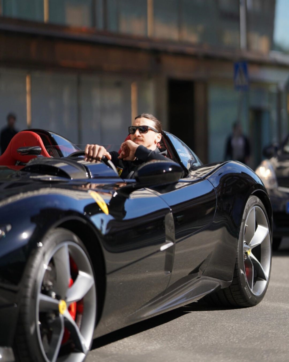Zlatan Ibrahimovic điều khiển siêu phẩm Ferrari Monza SP2 tại Stockholm giữa mùa dịch Covid-19 căng như dây đàn tại Thụy Điển Zlatan Ibrahimovic điều khiển siêu phẩm Ferrari Monza SP2 tại Stockholm giữa mùa dịch Covid-19 căng như dây đàn tại Thụy Điển