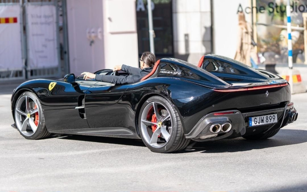 Zlatan Ibrahimovic mua siêu xe bản giới hạn Ferrari Monza SP2 vào sinh nhật năm ngoái của mình Zlatan Ibrahimovic mua siêu xe bản giới hạn Ferrari Monza SP2 vào sinh nhật năm ngoái của mình