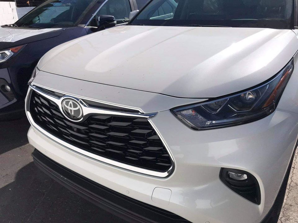 Thiết kế đầu xe theo phong c&aacute;ch RAV4 mới của Toyota Highlander 2020