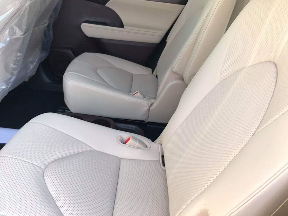 2 ghế thương gia t&aacute;ch ri&ecirc;ng của chiếc SUV 7 chỗ n&agrave;y