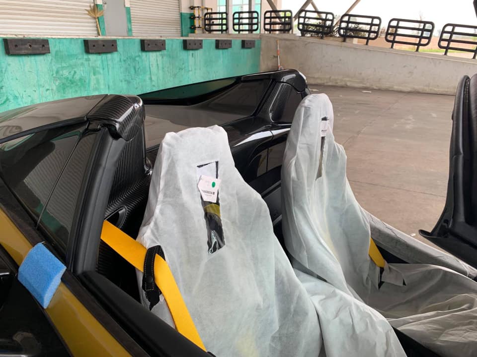 Mui xe của McLaren 720S Spider chỉ mất thời gian 11 gi&acirc;y để đ&oacute;ng hoặc mở mui