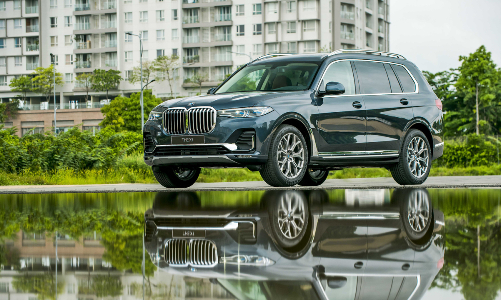 Ngo&agrave;i đối thủ c&ugrave;ng ph&acirc;n kh&uacute;c, BMW X7 ch&iacute;nh h&atilde;ng c&ograve;n phải cạnh tranh với cả xe nhập tư
