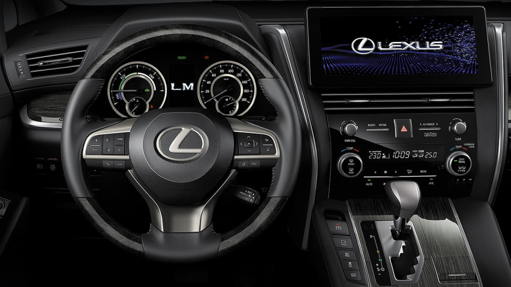 So với Toyota Alphard, nội thất của Lexus LM 2020 hiện đại v&agrave; cao cấp hơn hẳn