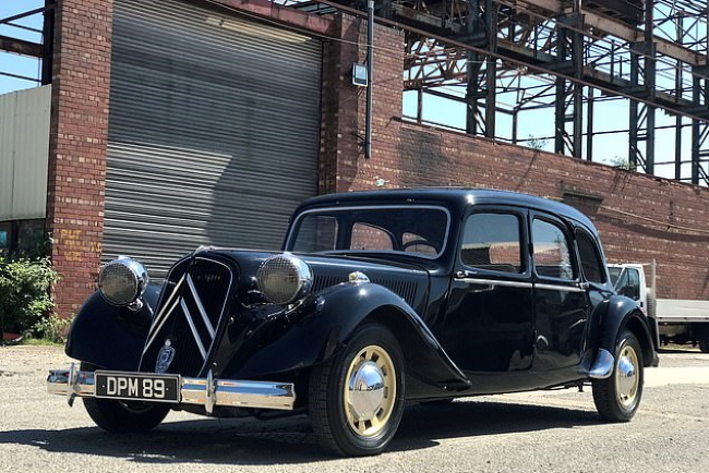Citroen Traction Avant 1939 là một mẫu xe sang cực hiếm, chỉ có 213 chiếc từng được chế tạo trong lịch sử
