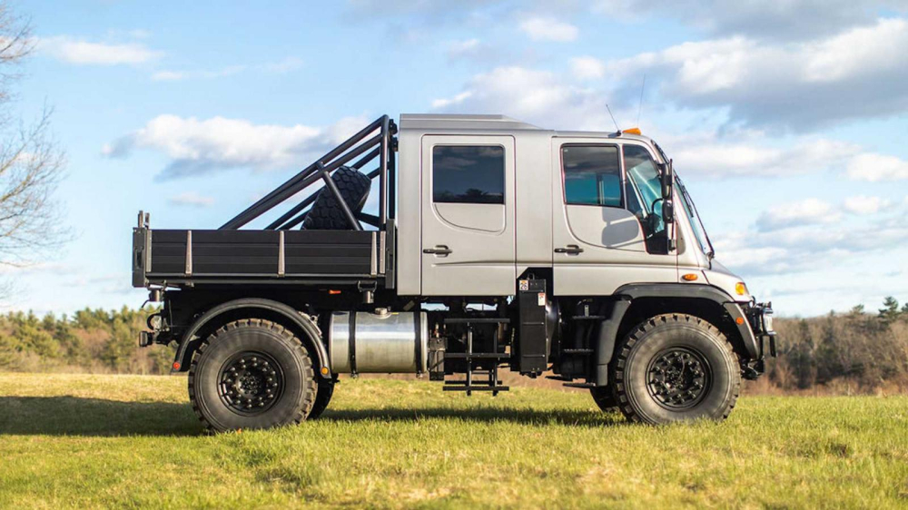 B&ecirc;n sườn&nbsp;của chiếc Mercedes Unimog U500 2004
