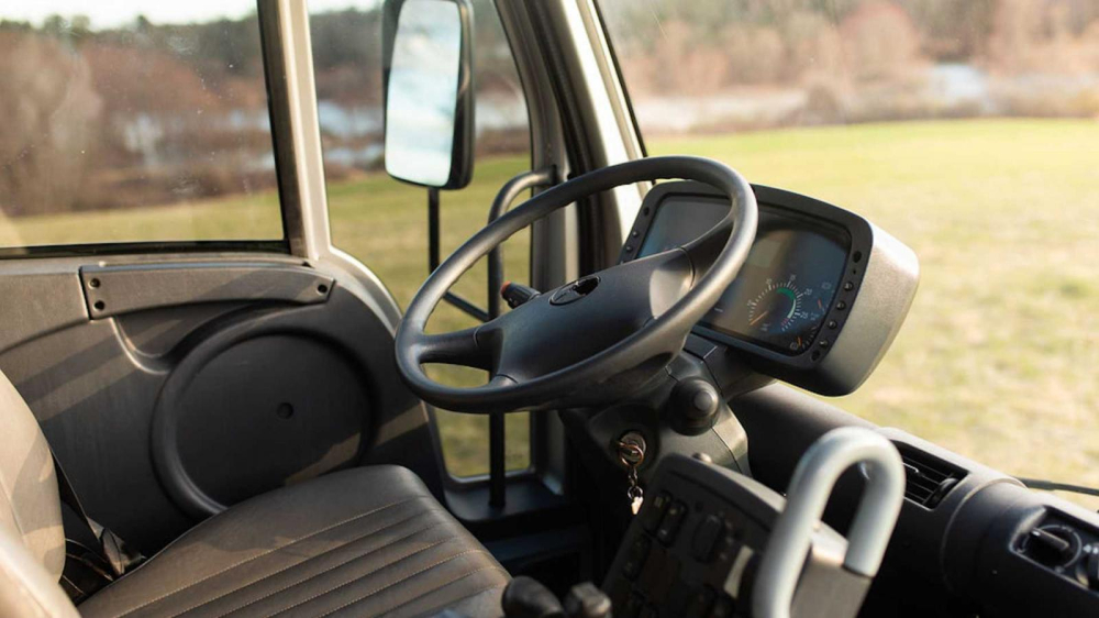 Hệ thống l&aacute;i của&nbsp;chiếc Mercedes Unimog U500 2004