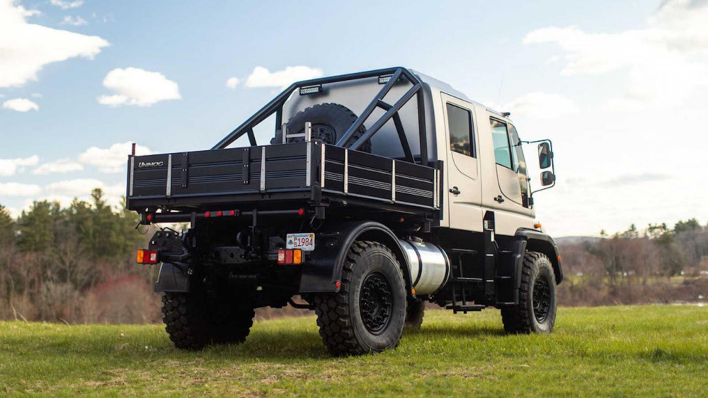 Ph&iacute;a sau&nbsp;của chiếc Mercedes Unimog U500 2004