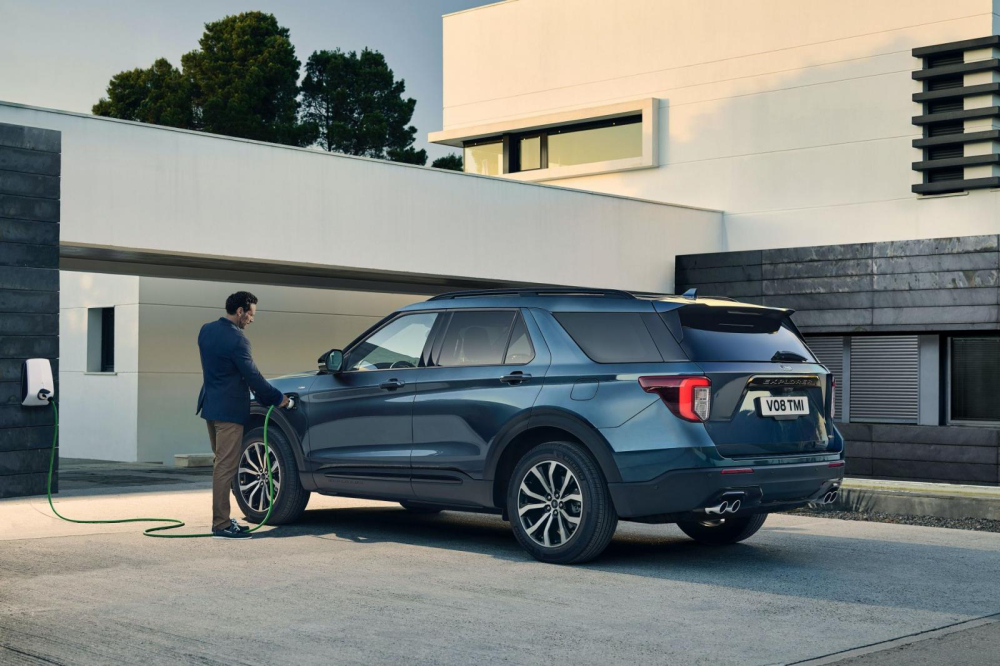 Ford Explorer PHEV 2020 có công suất tối đa 451 mã lực và mô-men xoắn cực đại 825 Nm