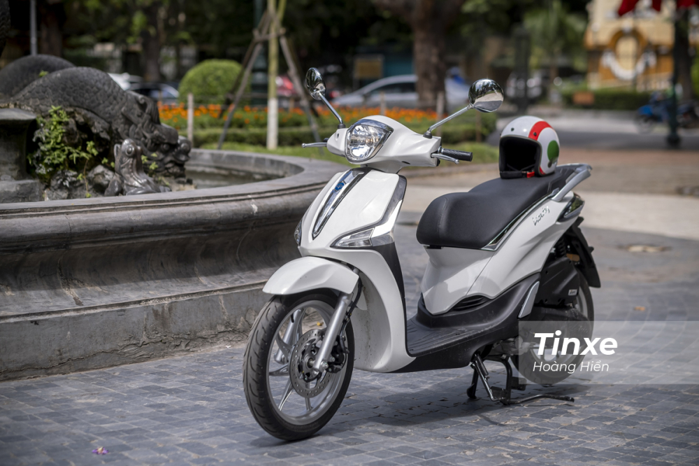 Piaggio Liberty 50cc là một lựa chọn sáng giá cho những khách hàng cần tìm một mẫu xe tay ga thời trang nhưng sở hữu động cơ nhỏ gọn và chưa yêu cầu sử dụng bằng lái. Piaggio Liberty 50cc là một lựa chọn sáng giá cho những khách hàng cần tìm một mẫu xe tay ga thời trang nhưng sở hữu động cơ nhỏ gọn và chưa yêu cầu sử dụng bằng lái.