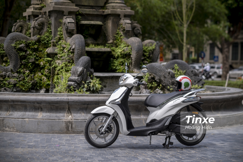 Kích thước lớn, trường dáng là những điểm cộng lớn cho Piaggio Liberty 50cc. Kích thước lớn, trường dáng là những điểm cộng lớn cho Piaggio Liberty 50cc.