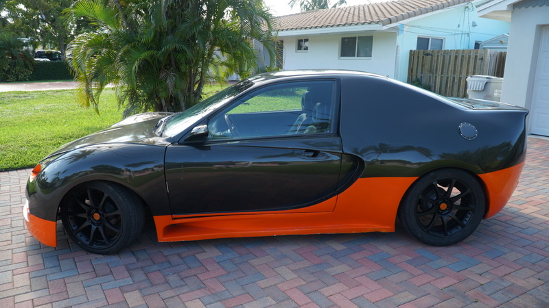 B&ecirc;n sườn của chiếc Honda Civic 1993 nh&aacute;i Bugatti Veyron