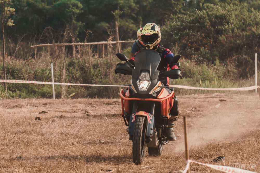 Adventure h&agrave;ng khủng nh&agrave; KTM c&oacute; mặt tại track đua