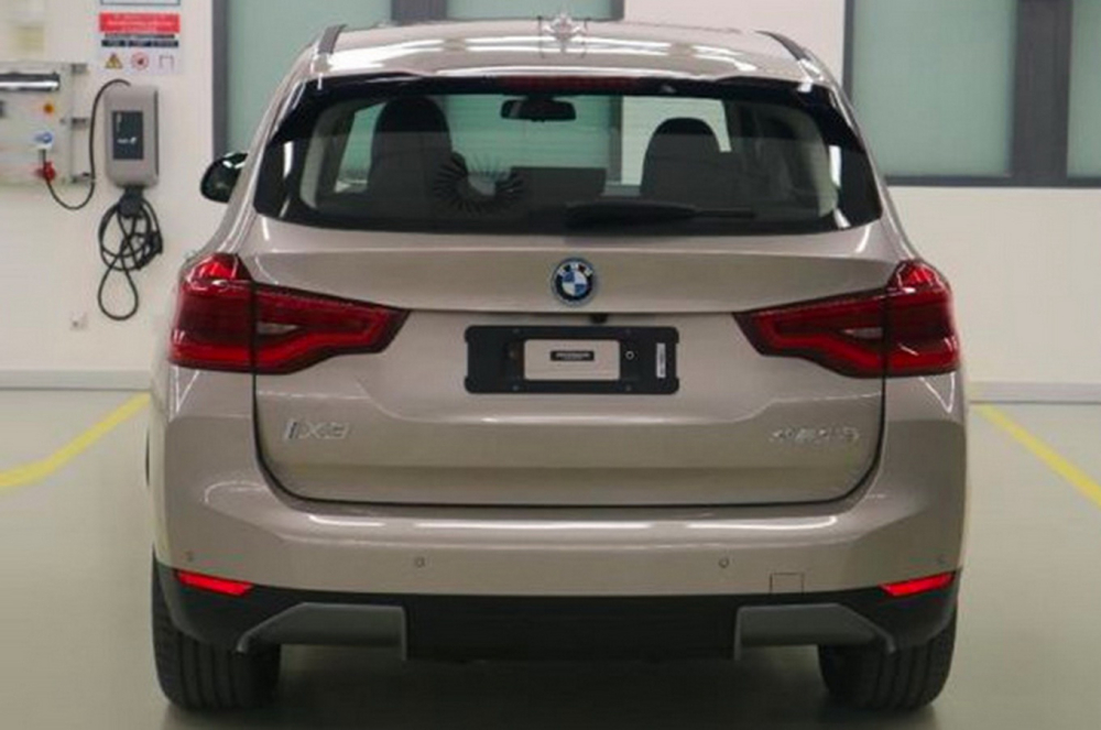 BMW iX3 2021 chính là phiên bản chạy điện của mẫu SUV hạng sang X3