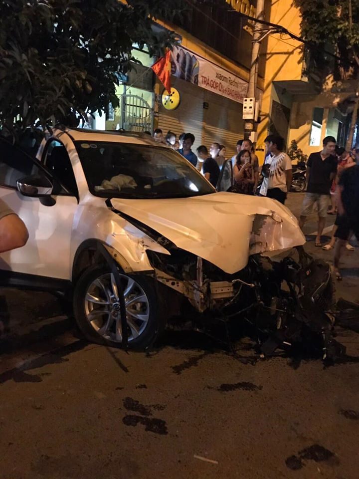 Chiếc ô tô Mazda CX-5 bị hỏng nặng