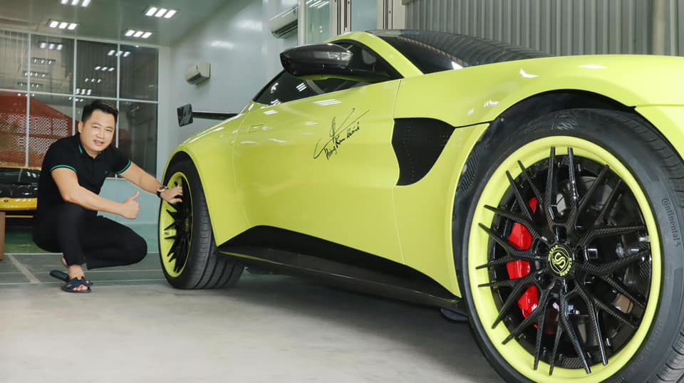 Bộ m&acirc;m độ bằng carbon của si&ecirc;u xe Aston Martin V8 Vantage 2018