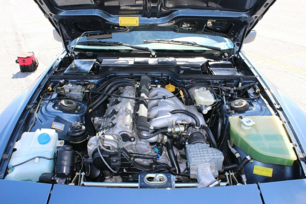 Hệ thống động cơ&nbsp;của chiếc Porsche&nbsp;944 S2 1990