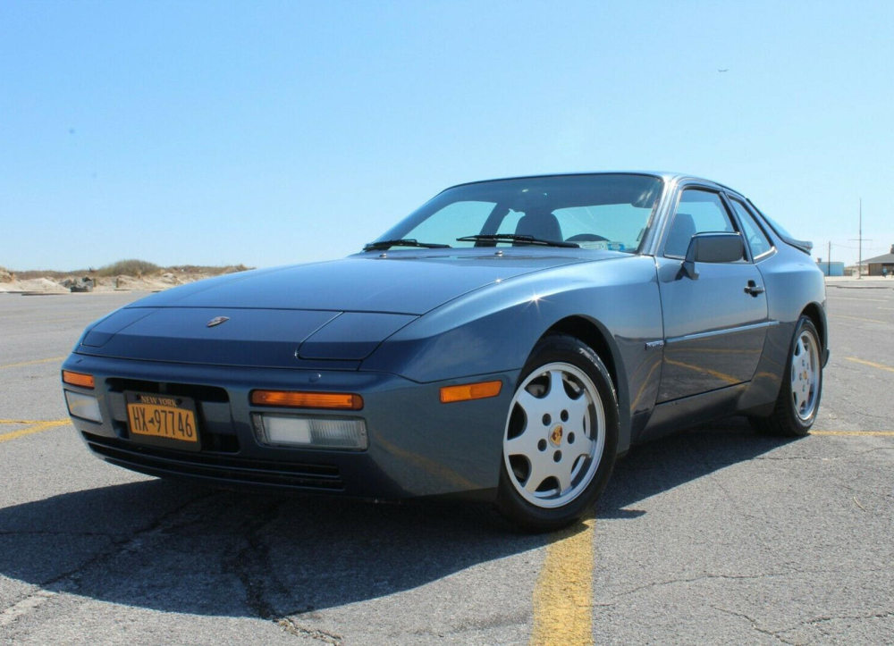 Ph&iacute;a trước của chiếc Porsche&nbsp;944 S2 1990
