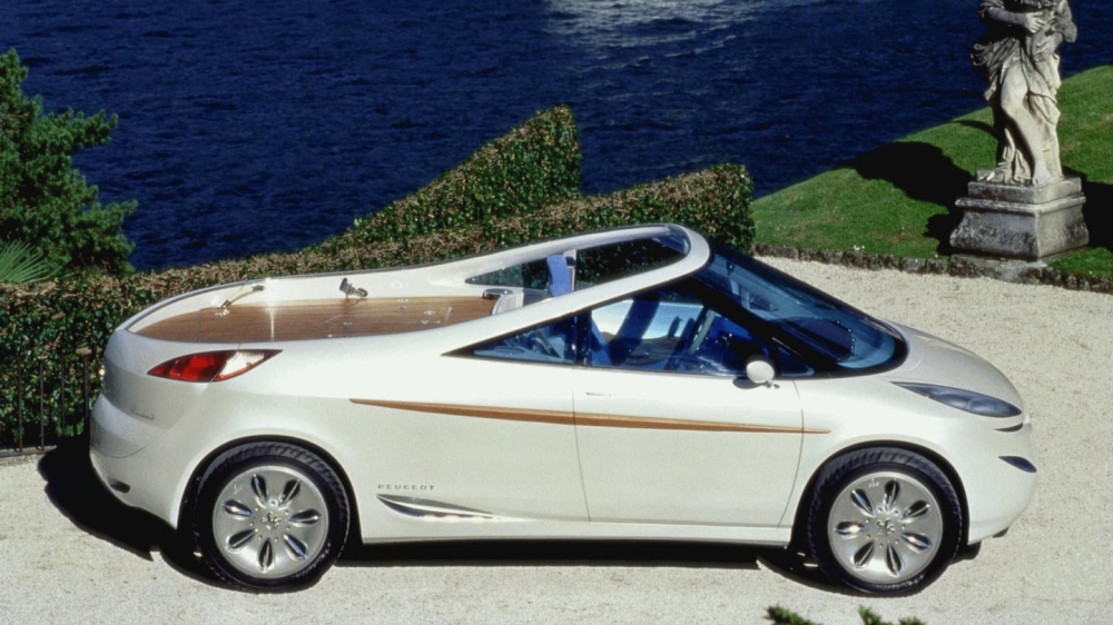 Peugeot 806 Runabout 1997 l&agrave; một mẫu xe với thiết kế nửa thuyền nửa mui trần