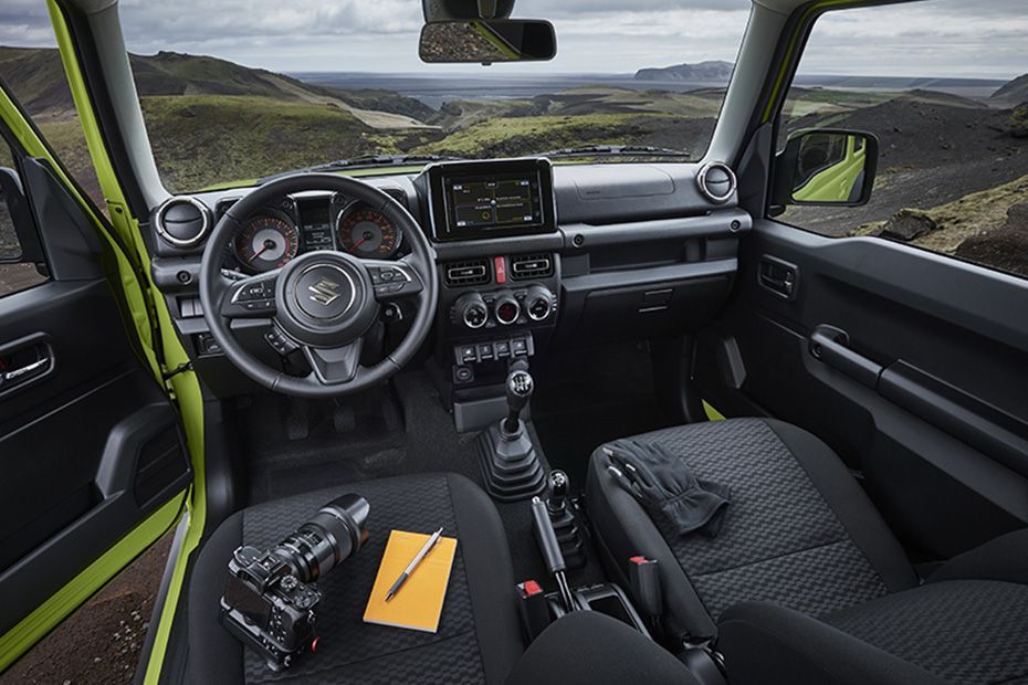 Nội thất b&ecirc;n trong Suzuki Jimny