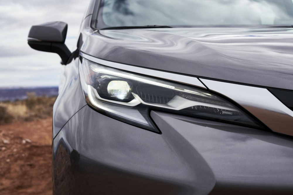 Hệ thống đèn pha xe Toyota Sienna 2021