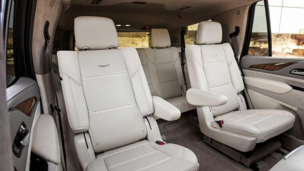 H&agrave;ng ghế sau rộng r&atilde;i của Cadillac Escalade