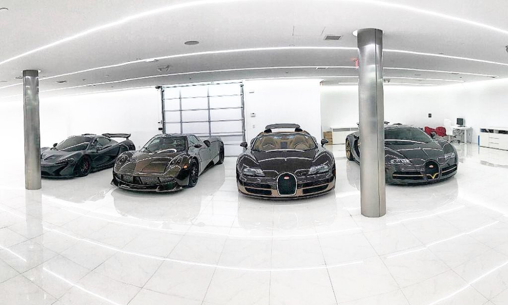 Trong bộ sưu tập của ông trùm nhà đất còn có nhiều chiếc McLaren khác như P1 hay Senna Trong bộ sưu tập của ông trùm nhà đất còn có nhiều chiếc McLaren khác như P1 hay Senna