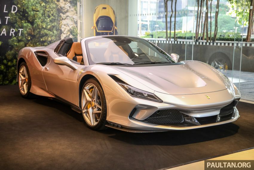 Chiếc siêu xe Ferrari F8 Spider đầu tiên đến Malaysia thuộc diện tạm nhập tái xuất và chỉ mang ý nghĩa trưng bày cũng như mang đến cho các khách hàng giàu có tại Malaysia có dịp tận mắt nhìn ngắm chiếc siêu xe mui trần mới nhất của hãng Ferrari trước khi có ý định đặt mua. Chiếc siêu xe Ferrari F8 Spider đầu tiên đến Malaysia thuộc diện tạm nhập tái xuất và chỉ mang ý nghĩa trưng bày cũng như mang đến cho các khách hàng giàu có tại Malaysia có dịp tận mắt nhìn ngắm chiếc siêu xe mui trần mới nhất của hãng Ferrari trước khi có ý định đặt mua.