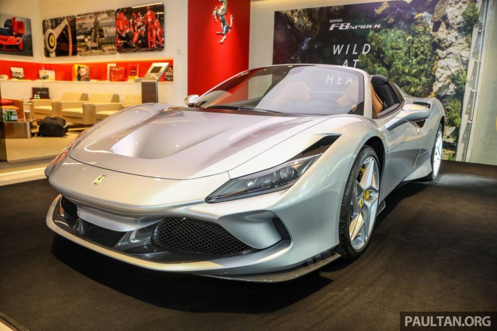 Mức giá bán của siêu xe Ferrari F8 Spider tại Malaysia là 1,178 triệu RM, tương đương hơn 6,5 tỷ đồng. Mức giá này chưa bao gồm các loại thuế và phí liên quan. Ước tính siêu xe Ferrari F8 Spider sẽ có giá lăn bánh tại Malaysia không dưới 18 tỷ đồng. Mức giá bán của siêu xe Ferrari F8 Spider tại Malaysia là 1,178 triệu RM, tương đương hơn 6,5 tỷ đồng. Mức giá này chưa bao gồm các loại thuế và phí liên quan. Ước tính siêu xe Ferrari F8 Spider sẽ có giá lăn bánh tại Malaysia không dưới 18 tỷ đồng.