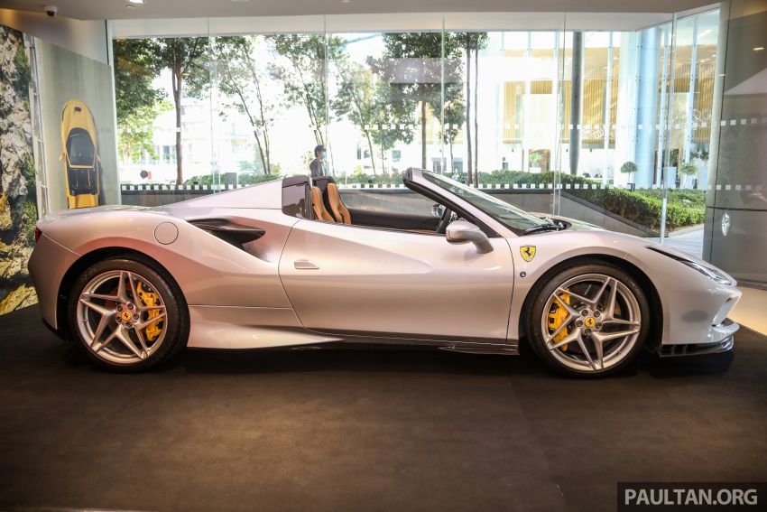 Thông thường việc ra mắt các siêu xe tại Đông Nam Á sẽ có dây chuyền, chẳng hạn như Ferrari F8 Spider giới thiệu tại Malaysia sẽ được mang sang Thái Lan hay Singapore để ra mắt các nhà giàu tại đây. Ở Việt Nam cũng đã có đại lý Ferrari nhưng chỉ kinh doanh các dòng siêu xe đã qua sử dụng và bảo dưỡng là chính nên việc ra mắt Ferrari F8 Spider tại dải đất hình chữ S còn phụ thuộc nhiều yếu tố khác. Thông thường việc ra mắt các siêu xe tại Đông Nam Á sẽ có dây chuyền, chẳng hạn như Ferrari F8 Spider giới thiệu tại Malaysia sẽ được mang sang Thái Lan hay Singapore để ra mắt các nhà giàu tại đây. Ở Việt Nam cũng đã có đại lý Ferrari nhưng chỉ kinh doanh các dòng siêu xe đã qua sử dụng và bảo dưỡng là chính nên việc ra mắt Ferrari F8 Spider tại dải đất hình chữ S còn phụ thuộc nhiều yếu tố khác.