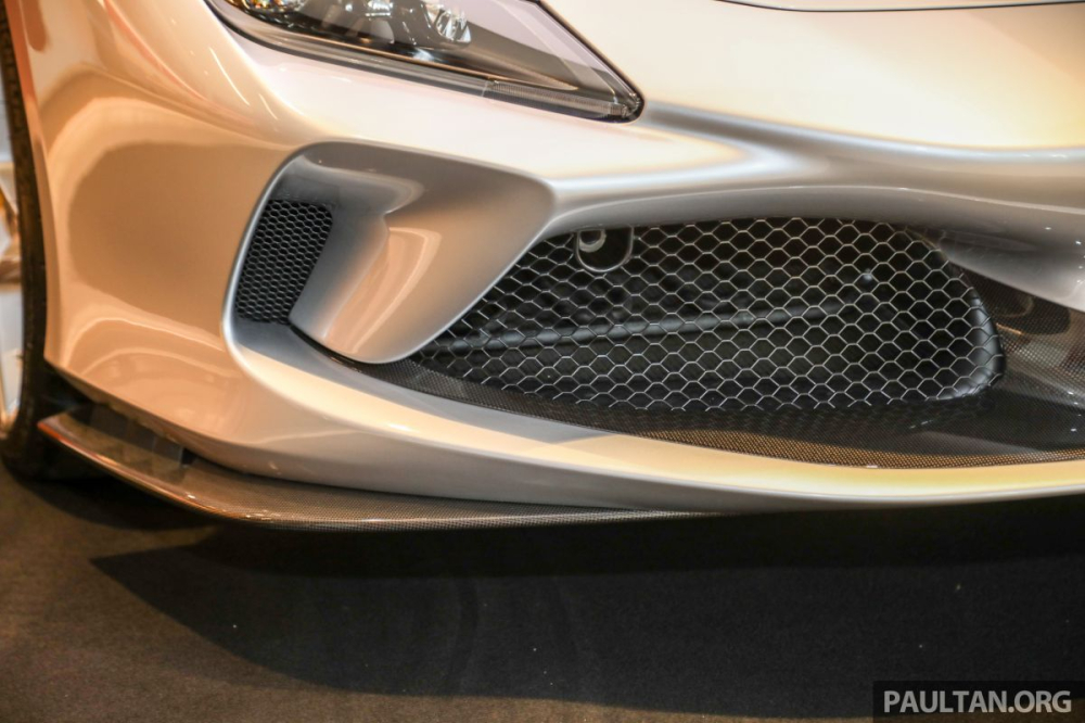 Đối thủ chính của siêu xe mui trần Ferrari F8 Spider sẽ là McLaren 720S Spider hay Lamborghini Huracan EVO Spyder. Hiện chỉ có duy nhất McLaren 720S Spider là đã về Việt Nam với số lượng lên đến 4 chiếc và ước tính con số này sẽ tăng gấp đôi hết năm nay. Đối thủ chính của siêu xe mui trần Ferrari F8 Spider sẽ là McLaren 720S Spider hay Lamborghini Huracan EVO Spyder. Hiện chỉ có duy nhất McLaren 720S Spider là đã về Việt Nam với số lượng lên đến 4 chiếc và ước tính con số này sẽ tăng gấp đôi hết năm nay.