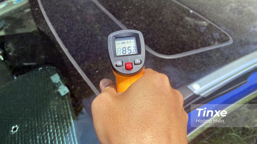 Đỉnh nhiệt lên tới 85 độ tại vị trí nóc xe ô tô. Đỉnh nhiệt lên tới 85 độ tại vị trí nóc xe ô tô.