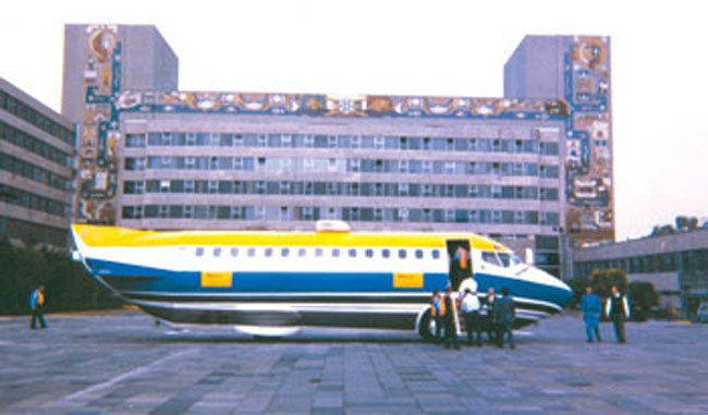 Boeing 727 Jet Limo dài tới 16 mét và có thể chở 40 người Boeing 727 Jet Limo dài tới 16 mét và có thể chở 40 người
