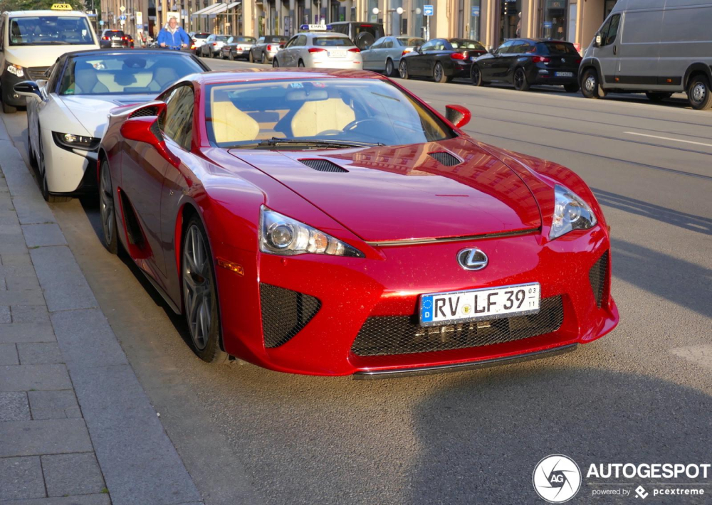 Trên thế giới chỉ có 500 chiếc Lexus LFA Trên thế giới chỉ có 500 chiếc Lexus LFA