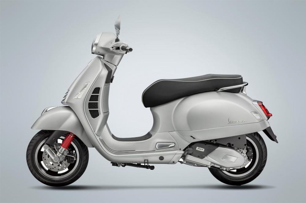 Vespa GTS Super 125cc/150cc được bổ sung thêm màu xám cá tính. Vespa GTS Super 125cc/150cc được bổ sung thêm màu xám cá tính.