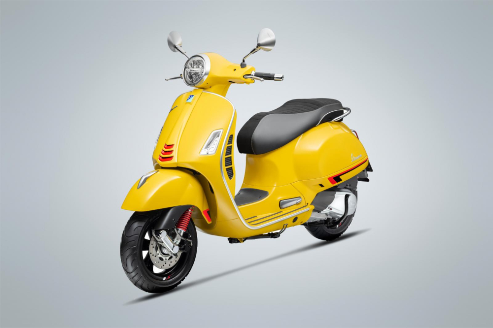 Màu vàng nắng mới trên Vespa GTS Super Sport 150cc. Màu vàng nắng mới trên Vespa GTS Super Sport 150cc.