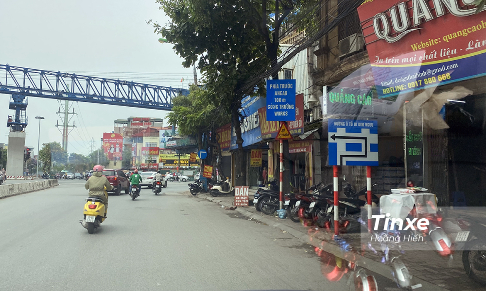 Biển chỉ dẫn hướng đi cho c&aacute;c l&aacute;i xe &ocirc; t&ocirc;.