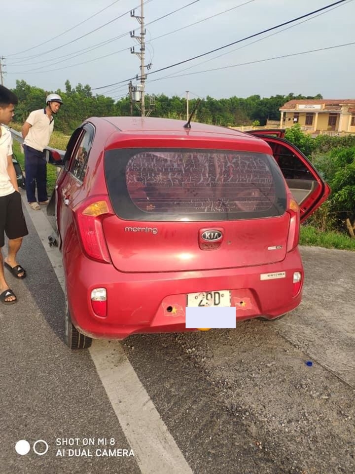 Chiếc Kia Morning này mang biển số D tức là xe van