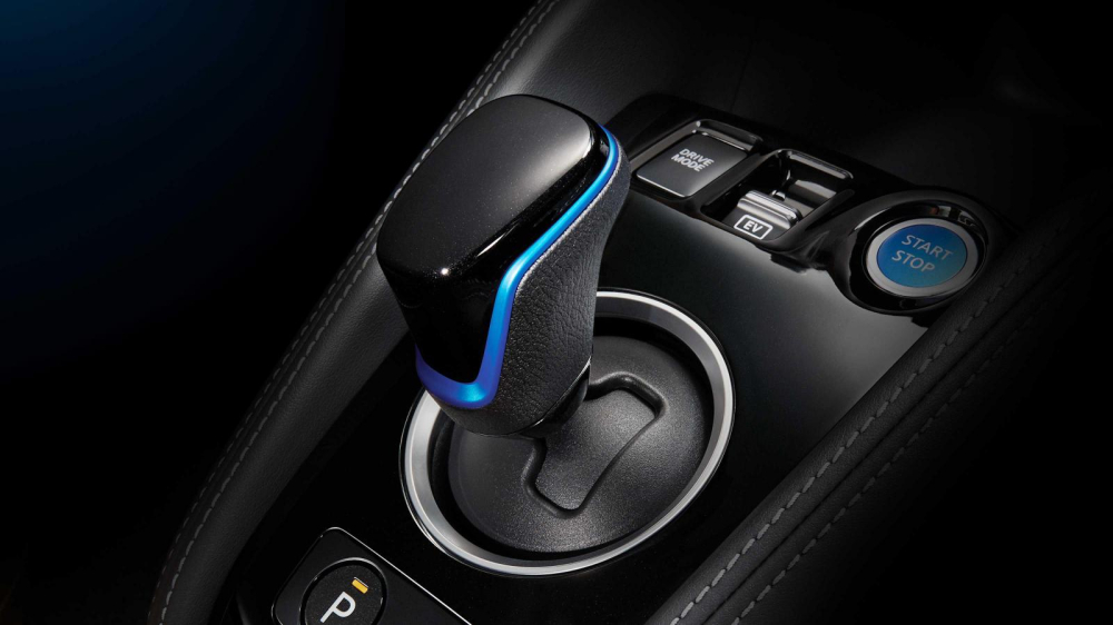 Cần số mới nằm trong cụm điều khiển trung tâm nâng cấp Cần số mới nằm trong cụm điều khiển trung tâm nâng cấp