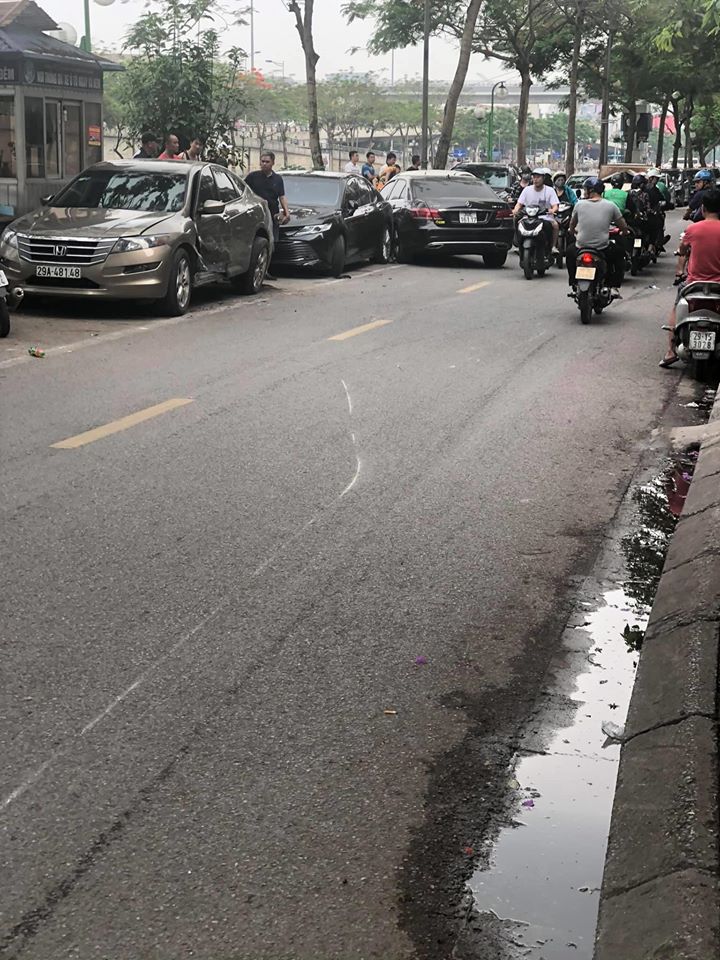 Hiện trường vụ tai nạn liên hoàn