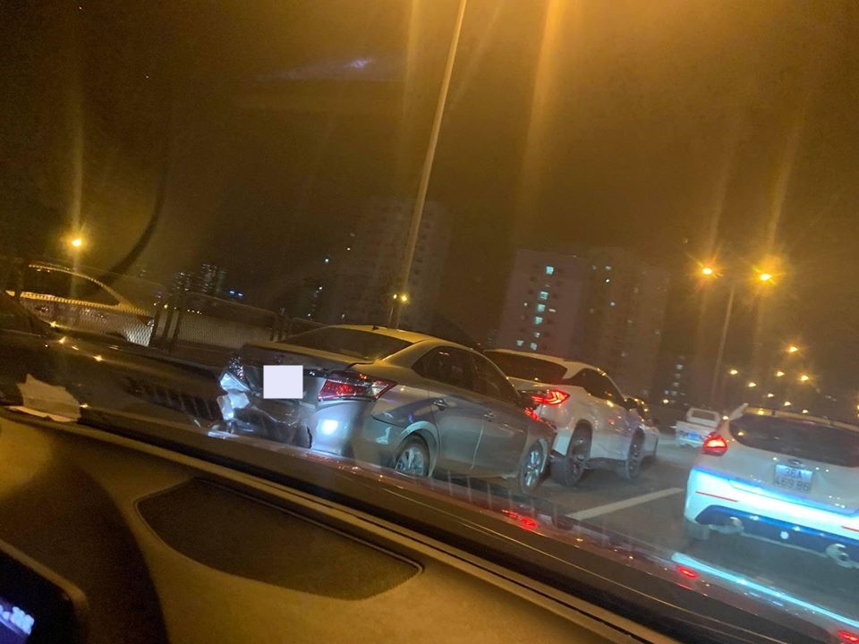 Còn đây là thiệt hại phần đuôi xe Toyota