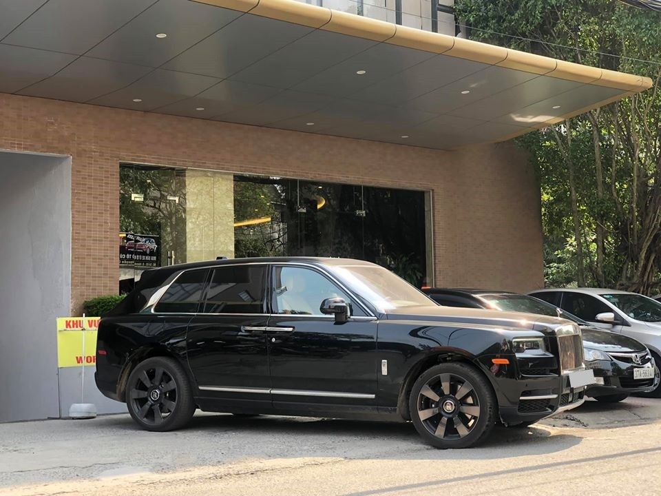Ngoài ra là đại gia điếu cày Lê Thanh Thản còn di chuyển trên Rolls-Royce Cullinan