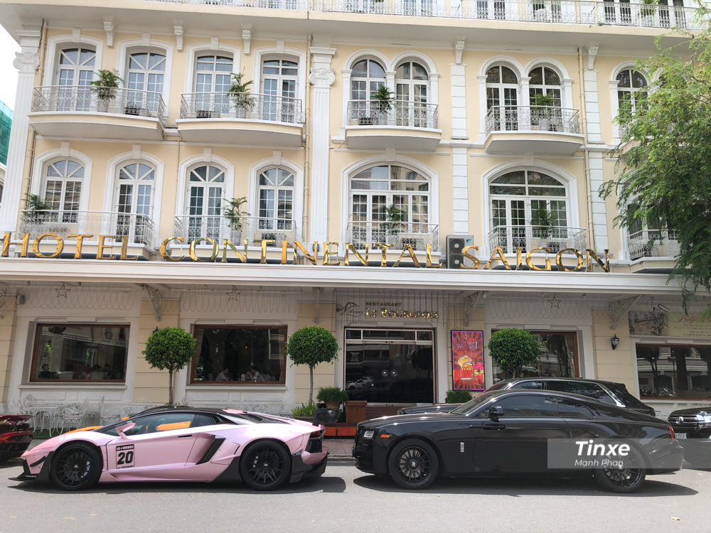 Cận cảnh cặp đôi xe khủng của doanh nhân Đà Lạt. Chiếc Lamborghini Aventador Limited Edition 50 độc nhất Việt Nam mới xuống Sài thành được 2 ngày, còn riêng chiếc Coupe siêu sang Rolls-Royce Wraith đã được mang từ Đà Lạt xuống Tp.HCM hơn 1 tuần để bảo dưỡng và sau đó mang qua biệt thự của Cường Cận cảnh cặp đôi xe khủng của doanh nhân Đà Lạt. Chiếc Lamborghini Aventador Limited Edition 50 độc nhất Việt Nam mới xuống Sài thành được 2 ngày, còn riêng chiếc Coupe siêu sang Rolls-Royce Wraith đã được mang từ Đà Lạt xuống Tp.HCM hơn 1 tuần để bảo dưỡng và sau đó mang qua biệt thự của Cường Đô-la để nhờ.