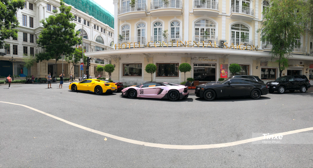 Dàn xe của đoàn Car Passion đỗ trên đường phố quận 1, Tp.HCM vào cuối tuần vừa qua. Tổng giá trị dàn xe này ước tính hơn 80 tỷ đồng. Dàn xe của đoàn Car Passion đỗ trên đường phố quận 1, Tp.HCM vào cuối tuần vừa qua. Tổng giá trị dàn xe này ước tính hơn 80 tỷ đồng.